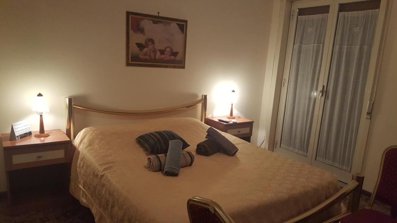 B&B United States Of Europe Aeroporto di Catania Fontana Rossa Esterno foto